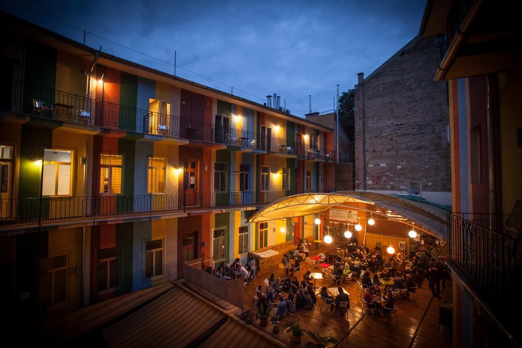 Casa De La Musica Hostel Budapest Exterior photo